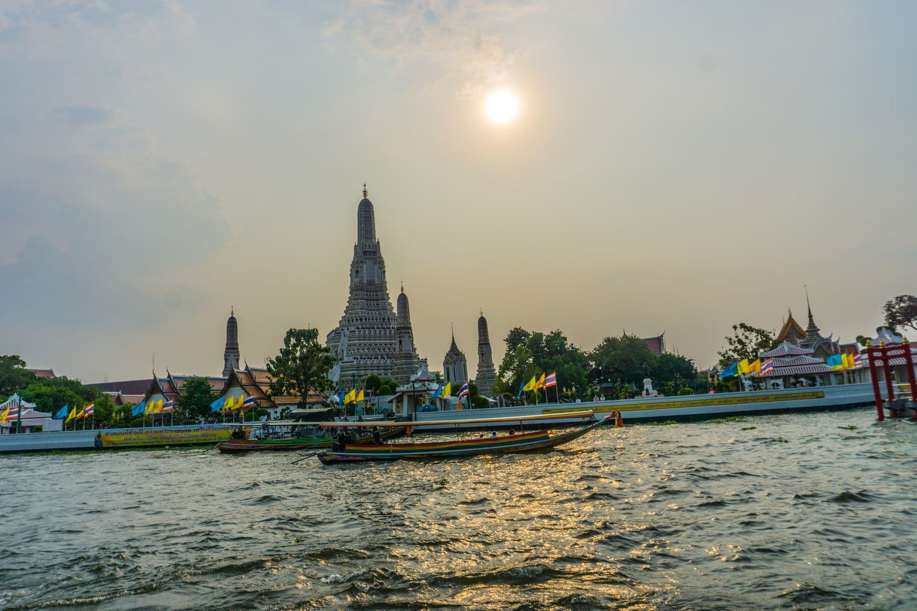 Chùa Wat Arun bên sông Chao Phraya, Bangkok