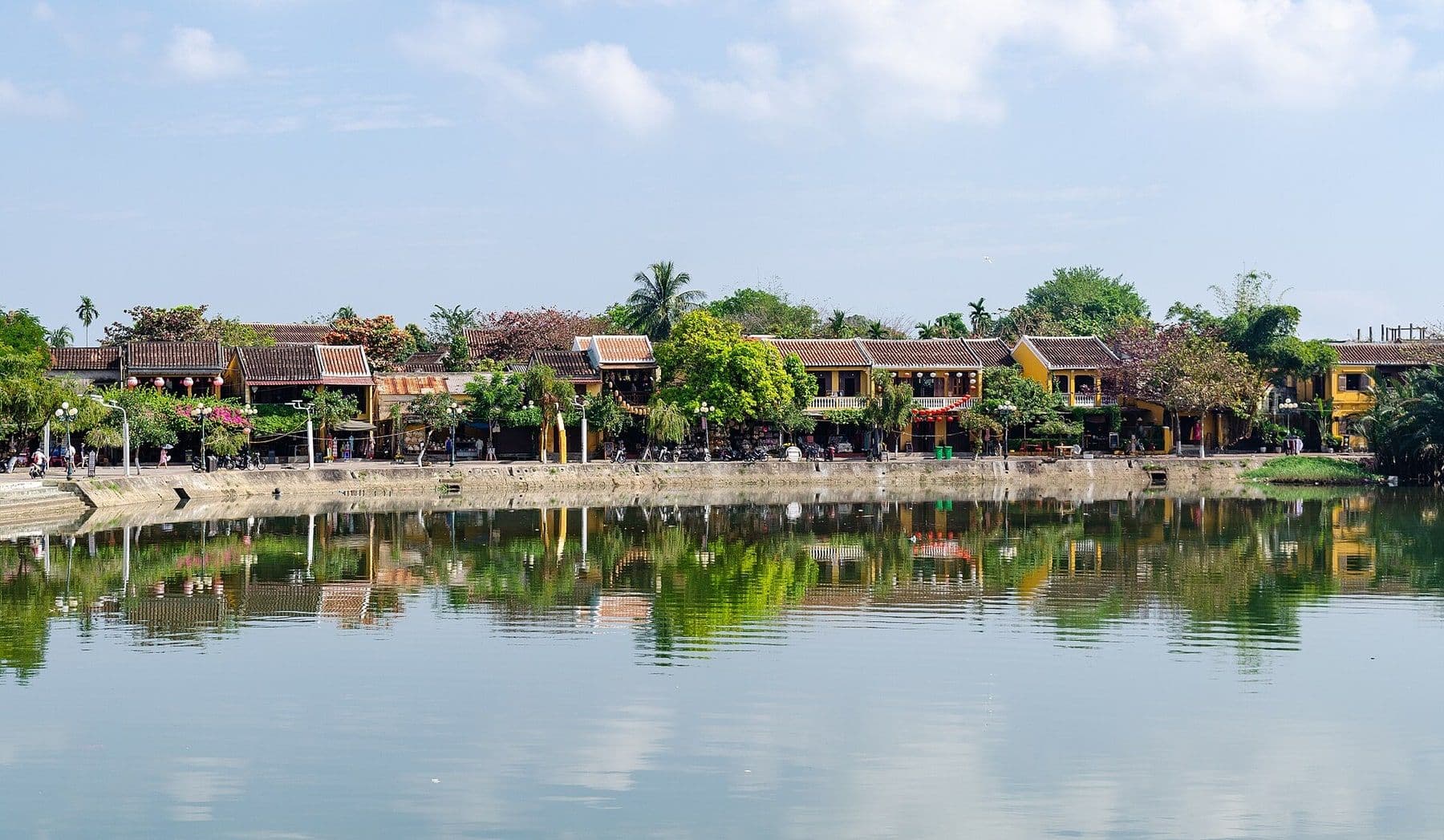 Phố cổ Hội An bên sông